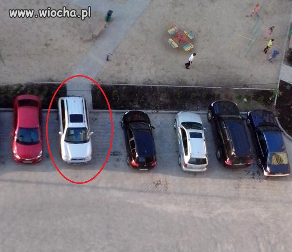 Później wrzuci zdjęcie z wgnieceniem lub rysą 