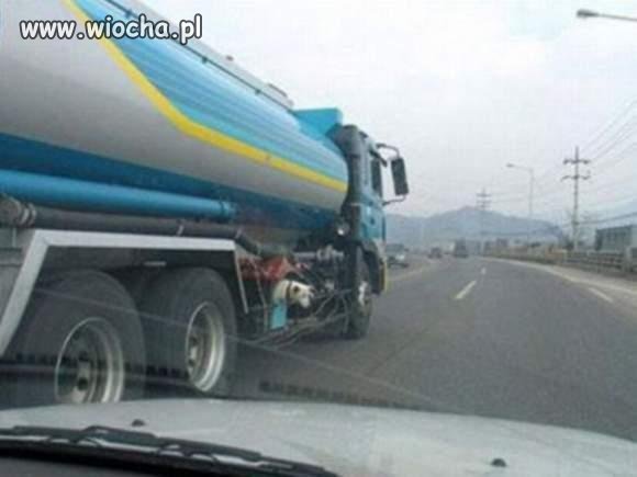 Żal psiaka.