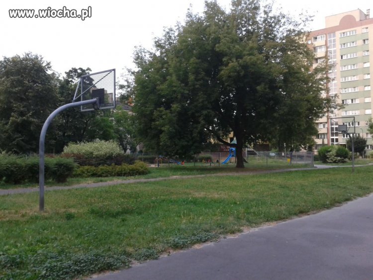 Chciałem pograć w kosza na osiedlu