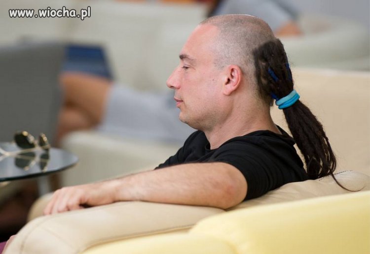 Nowa fryzura Stachurskiego