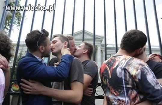 Niee...dla mnie wiocha...aż nie dobrze się robi...