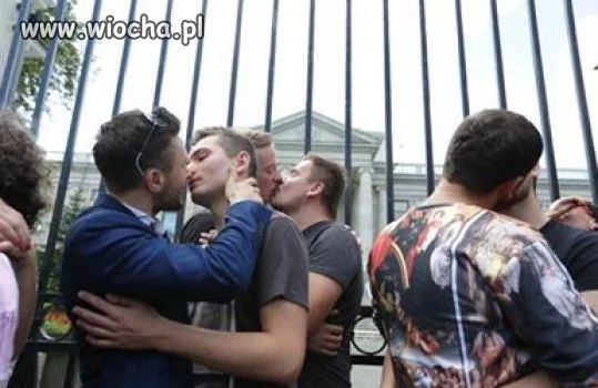 Niee...dla mnie wiocha...aż nie dobrze się robi...