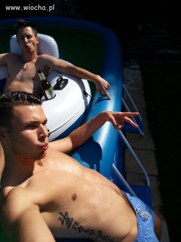 "Dzióbek z mordeczką w basenie"