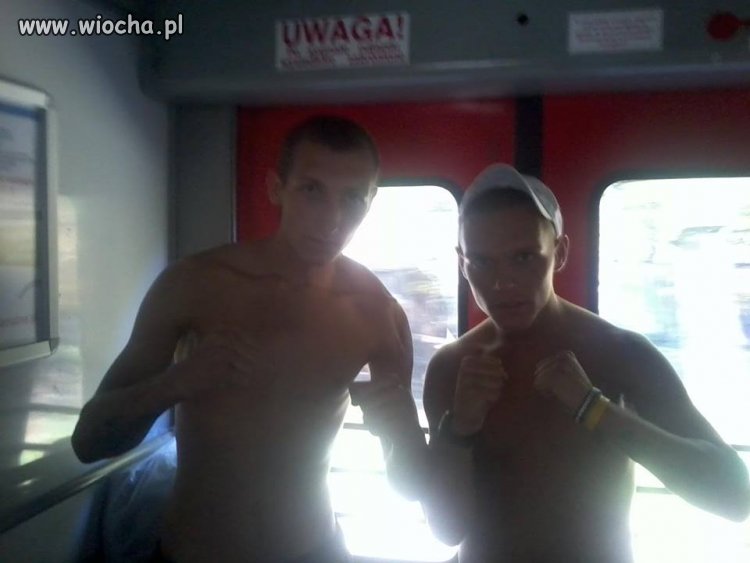 Pociągowi fighterzy?