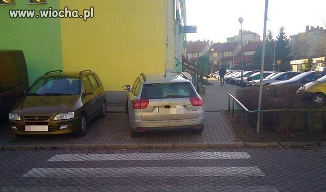 Idiota i wieśniak totalny...
