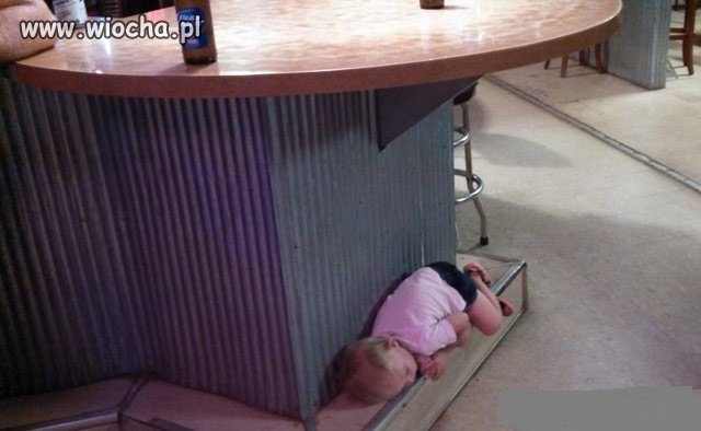 A kiedy tatuś w pubie...Żal dziecka