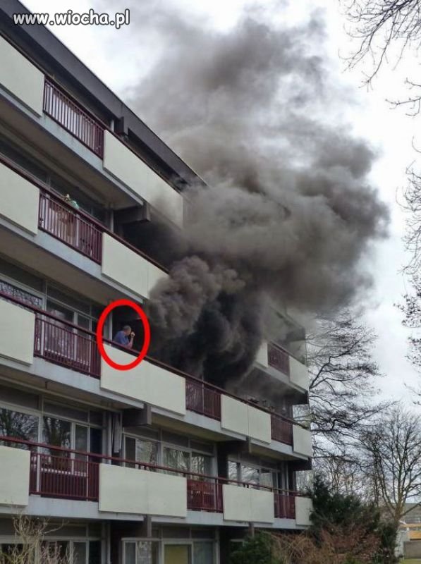 Pali się u sąsiada, trzeba zrobić zdjęcie 