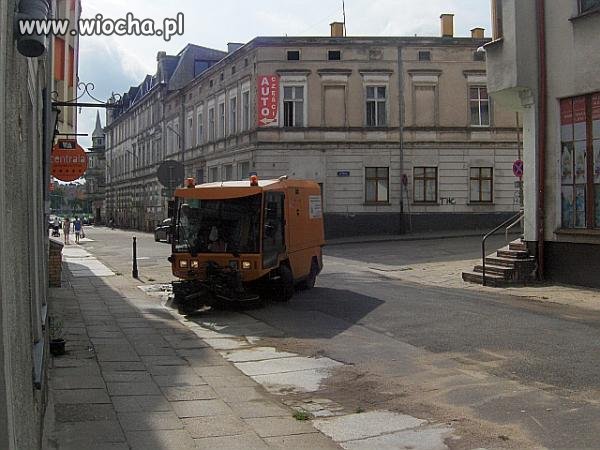 Poniedziałkowa niespodzianka na ul. Modrzejewskiej 