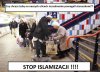 Wstrętny brudas pomaga staruszce w metrze!