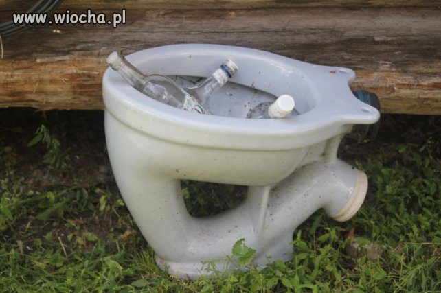 Nowy pojemnik na szkło.