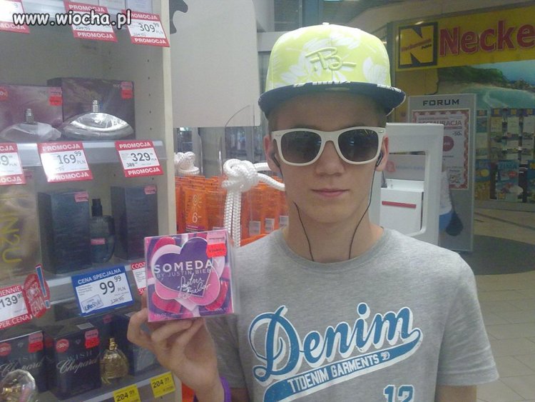 Takie sobie tam zdjęcie z perfumami Justinka:*