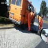 Bieruń - klejenie dziury w bruku asfaltem