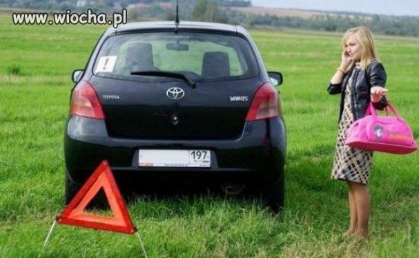 Pamiętała blondyna żeby trójkącik ustawić...
