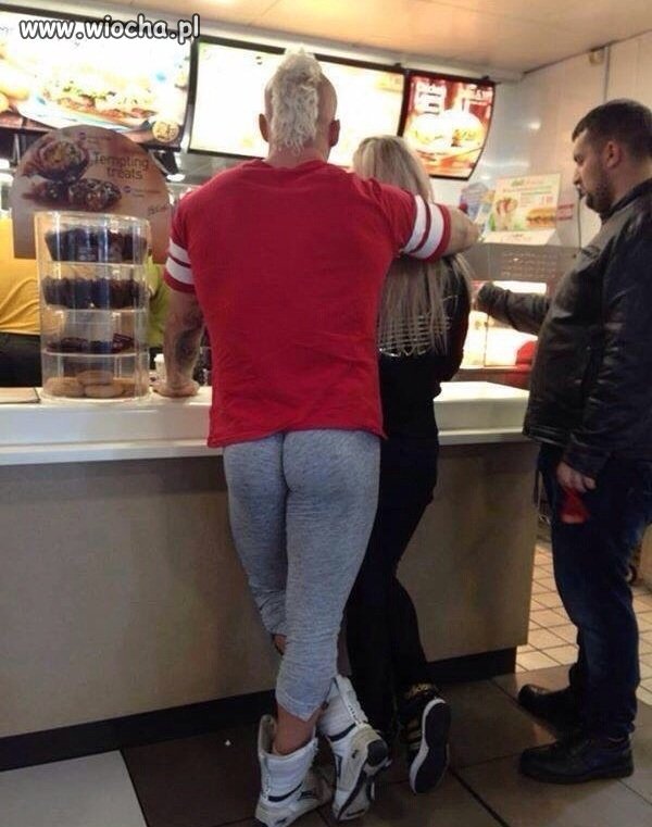 Tymczasem w barze fastfood..