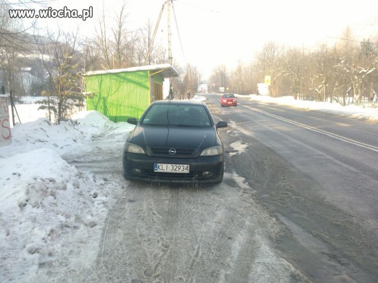 Idziesz w zimie po chodniku a tu...