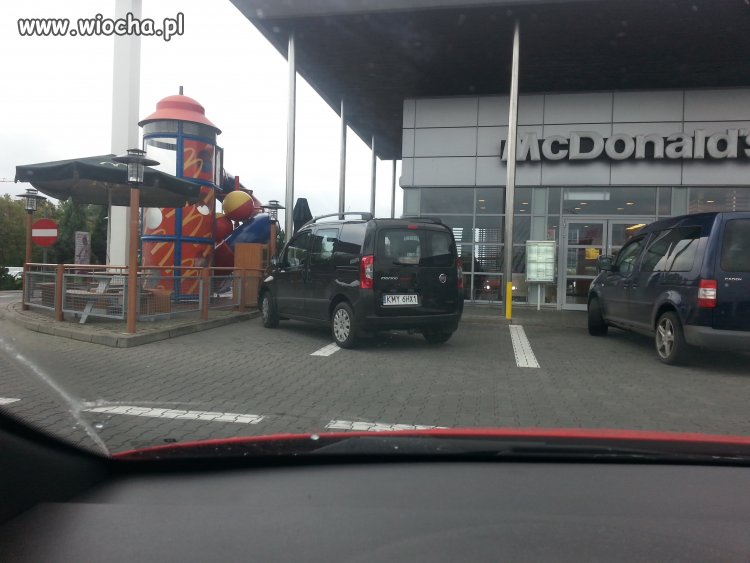 Kolejny "miszczu" parkowania