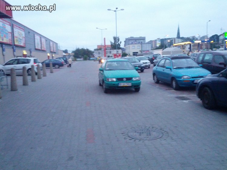 Kolejny mistrz parkowania