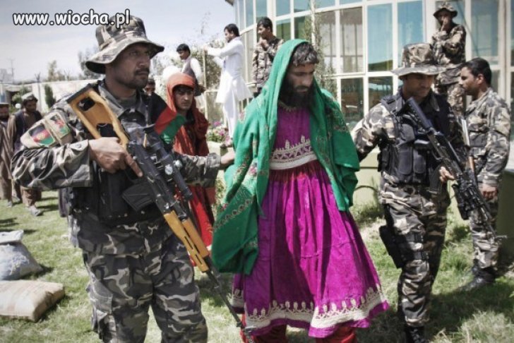 Afganistan, tam też się ubierają w kobiece ciuszki