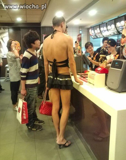 Czikita w McDonalds