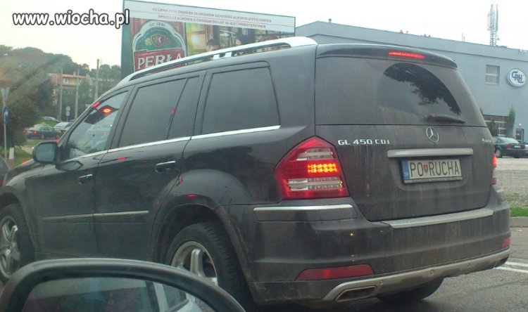 Ach te tablice rejestracyjne, mówią wszystko...