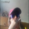 Papieros, okulary, czapka  