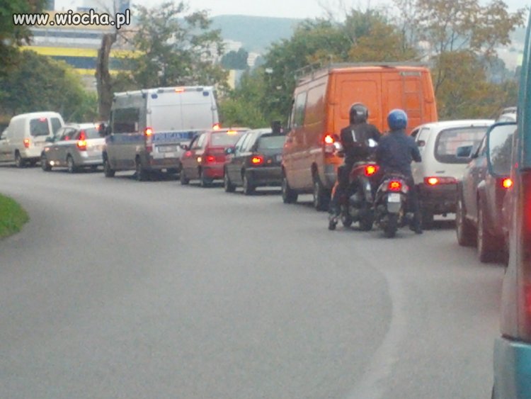 Skuterem w korku też postoisz