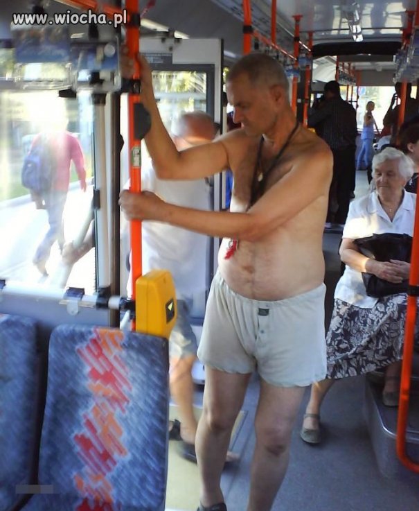 Zapomniał się ubrać?