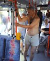Zapomniał się ubrać?