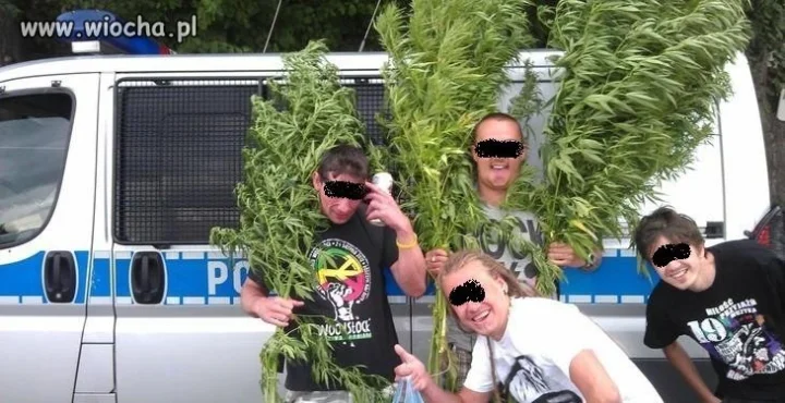 Samosieja, policja, i wiocha!!!