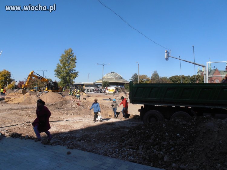 Okolica kieleckiego UFO (PKS). Teren budowy...