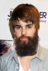 Justin B zapuścił brodę.