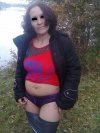 Chciała pokazać kolczyk , fajnie rozumiem..
