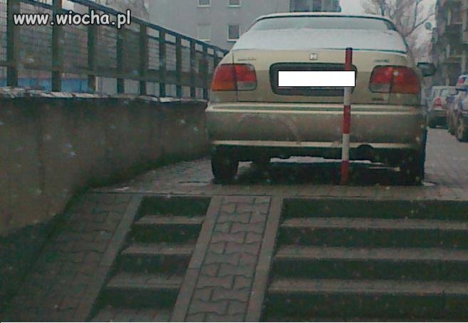 Kolejny Mistrz Parkowania !