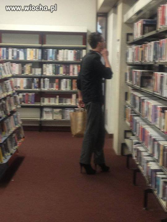 W bibliotece 
