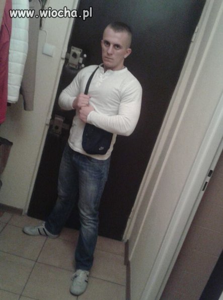 Ostra spina na tle drzwi