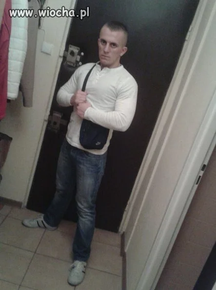 Ostra spina na tle drzwi