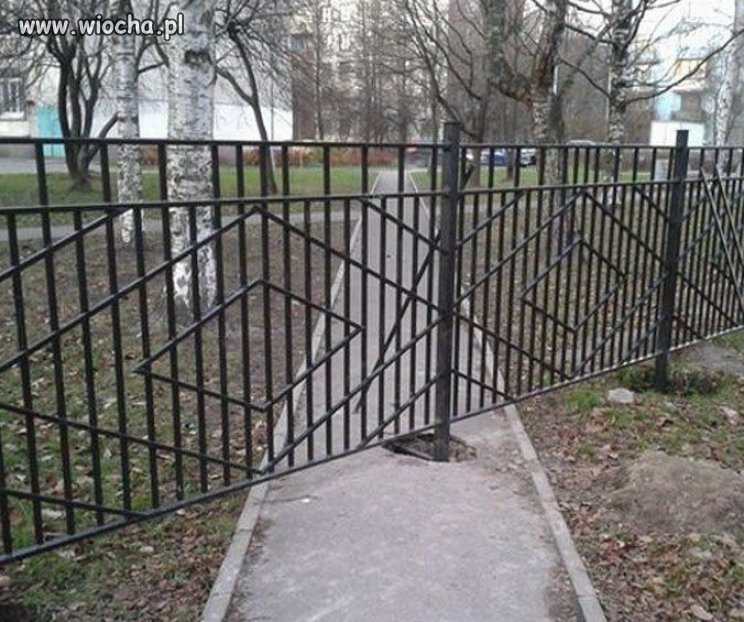 Postawili płot na osiedlu...