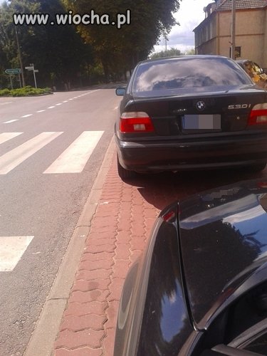 Foto z cyklu "Ma bume, ale parkować nie umie"