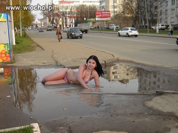 Orzeźwiająca kąpiel jesienią,