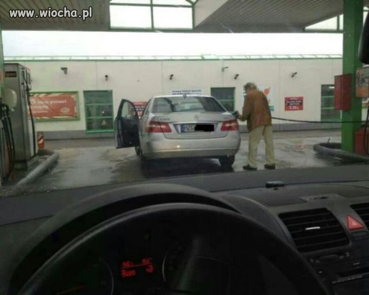 Mogę, bo mam mercedesa..