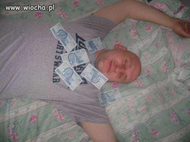 Aż biedaka przygniotło