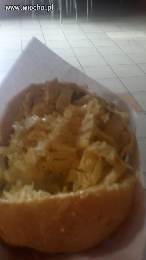 Hamburger za 8 zł: sama kapusta, kotlet i sos, masakra
