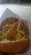 Hamburger za 8 zł: sama kapusta, kotlet i sos, masakra
