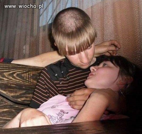 Szarpie laskę na grzywę