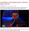 Wieśniak Bieber skopał flagę Argentyny ze sceny...