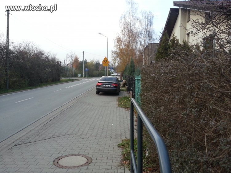 Bo ciężko za bramę wjechać? 