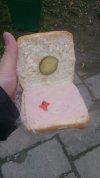 Kanapka z szynką, ogórkiem i papryką