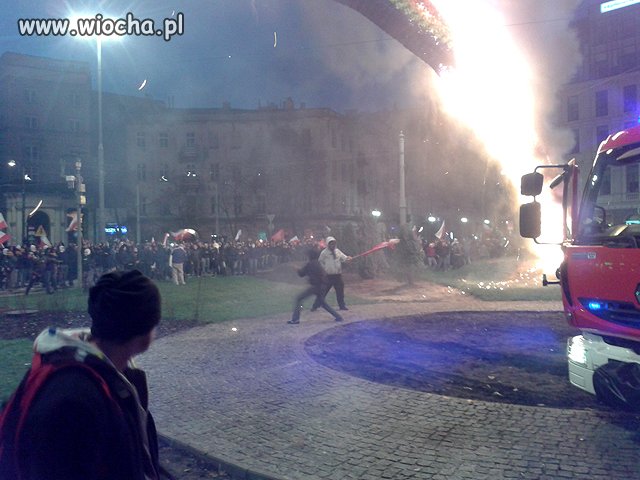 Strażacy pierwsi zaatakowali ogień!
