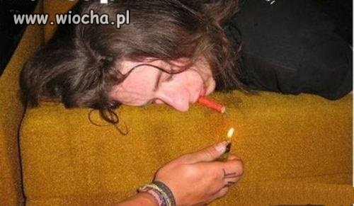 Ciekawe czy ten matoł chciałby żeby obudził go 
