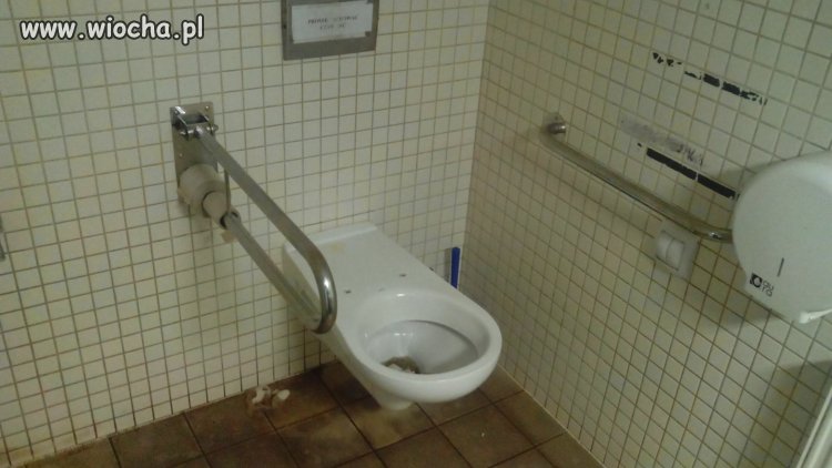 PŁATNA TOALETA na dworcu w centrum Warszawy